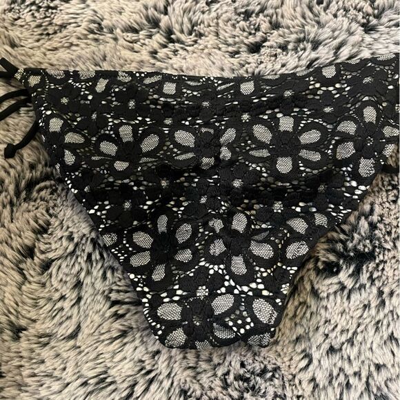 VS scrunch back bikini bottoms - Picture 3 of 3